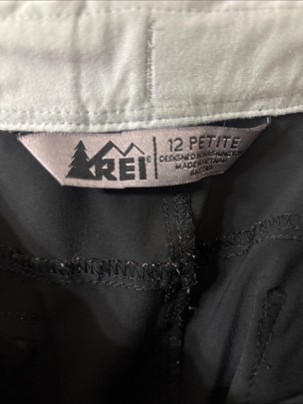 REI Black Lightweight Hiking Pants Cargo Pockets Size 12 Petite - Picture 3 of 5